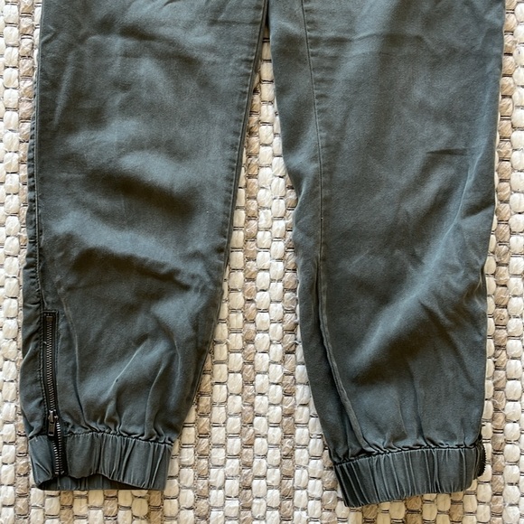 Olive Green cuffed pants - Picture 4 of 10